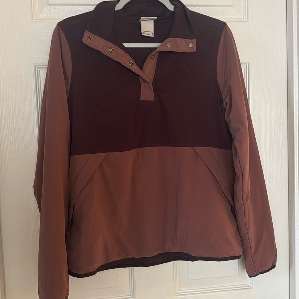 ✨ North Face women’s maroon pullover ✨
